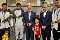 ملی پوشان بوشهری تیم ملی فوتبال ساحلی ایران با استقبال استاندار و جمعی از مسئولان استانی وارد فرودگاه بوشهر شدند
