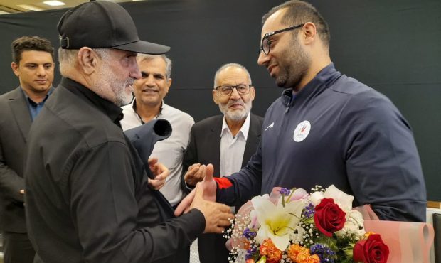 پارا دو میدانی کار گناوه ای با کسب سهمیه پارالمپیک پاریس وارد فرودگاه بین المللی بوشهر شد پارا دو میدانی کار گناوه ای با کسب سهمیه پارالمپیک پاریس وارد فرودگاه بین المللی بوشهر شد