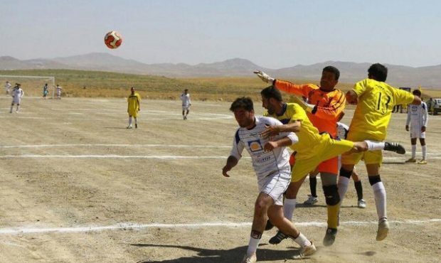 زمینهای خاکی فوتبال با ندانمکاری و تغییر کاربریِ بدون کارشناسی، در حال محو شدن هستند زمینهای خاکی فوتبال با ندانمکاری و تغییر کاربریِ بدون کارشناسی، در حال محو شدن هستند