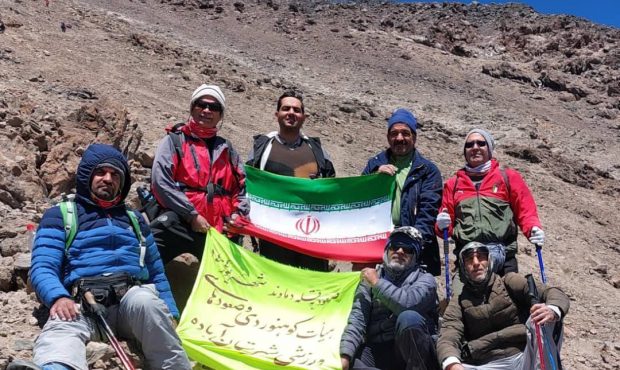 صعود کوهنوردان آبادهای به بام ایران صعود کوهنوردان آبادهای به بام ایران