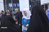 استقبال از فاطمه‌زهرا نعمتی در فرودگاه شیراز
