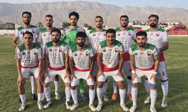 ایرانجوان خورموج با کیت پرچم ایران در بازی رسمی ایرانجوان خورموج با کیت پرچم ایران در بازی رسمی